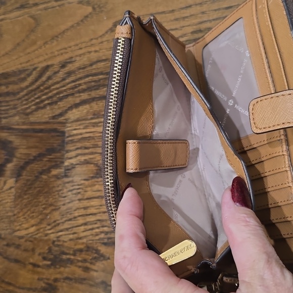 Michael kors wallet - Picture 4 of 7